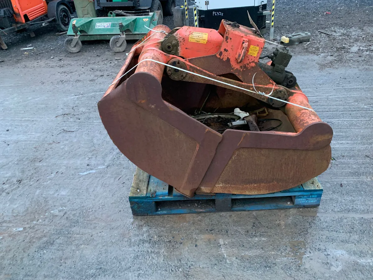 Hydraulic Clamshell Bucket - Image 4