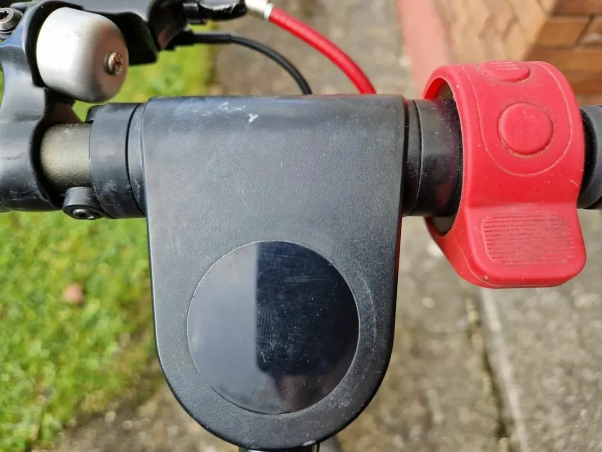 Electric Scooter, charger missing, it is charged - Image 4