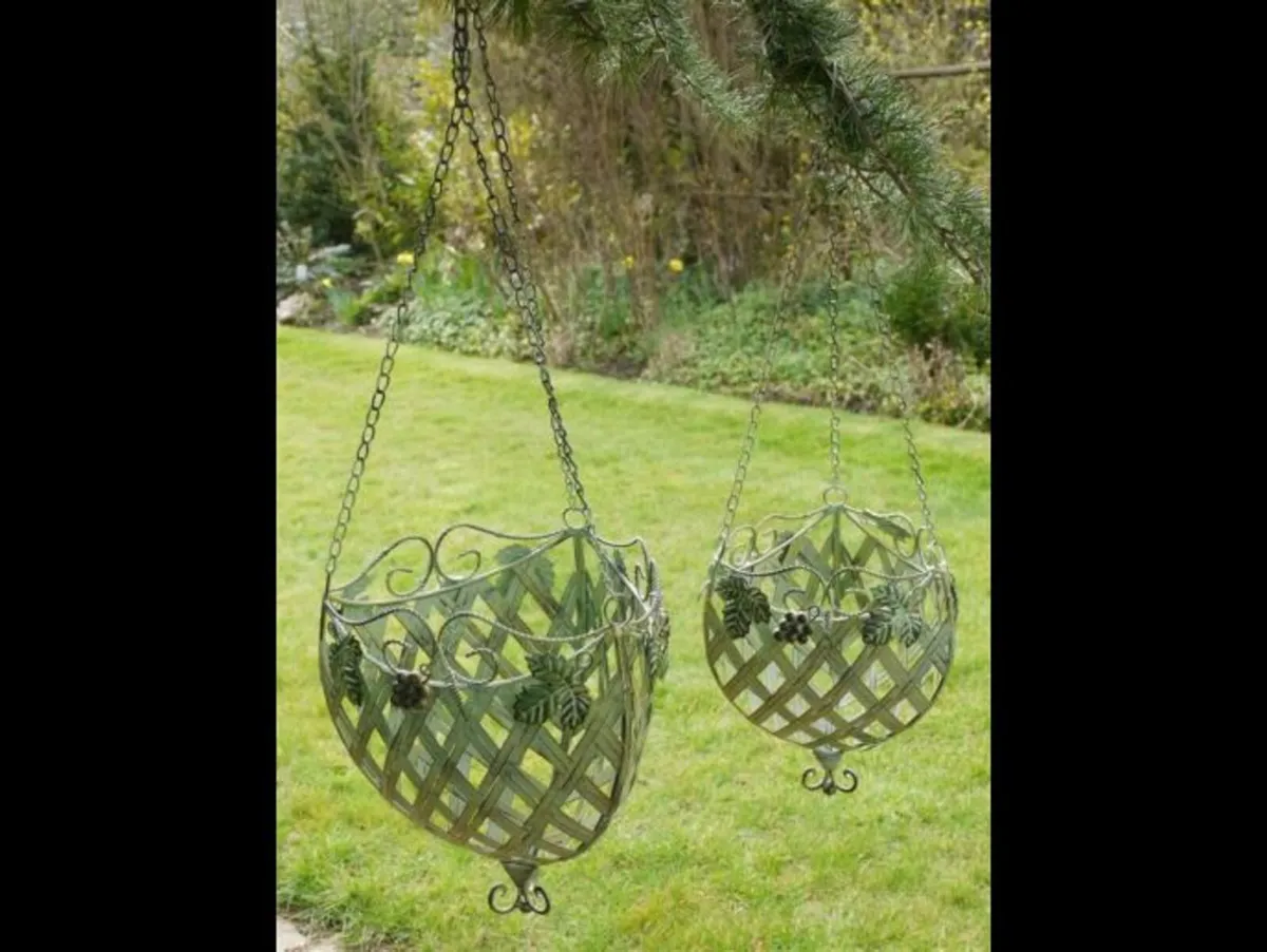 Green Hanging Baskets (Set of 2) – D201