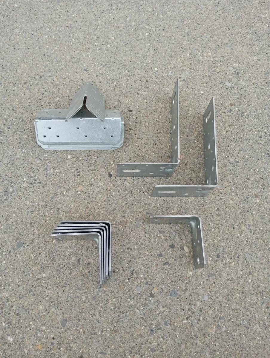Metal Angle Brackets - Image 1