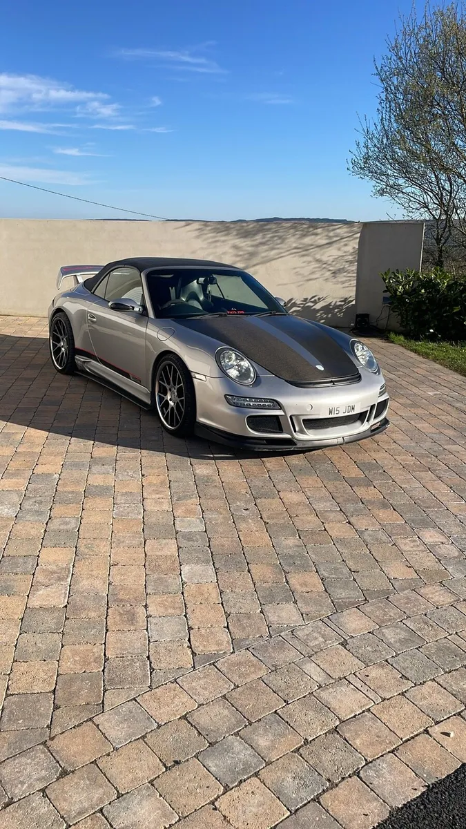 Porsche 911 - Image 1