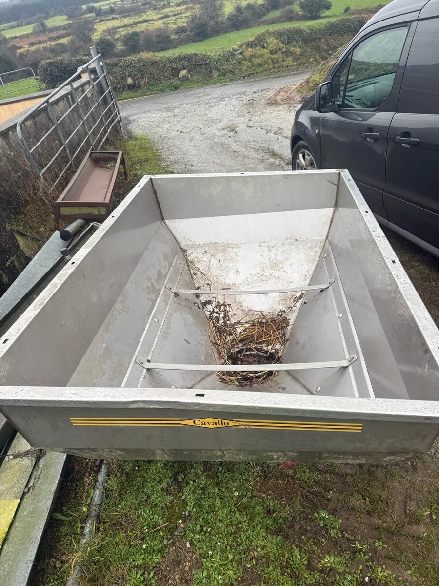 Fertiliser spreader - Image 2