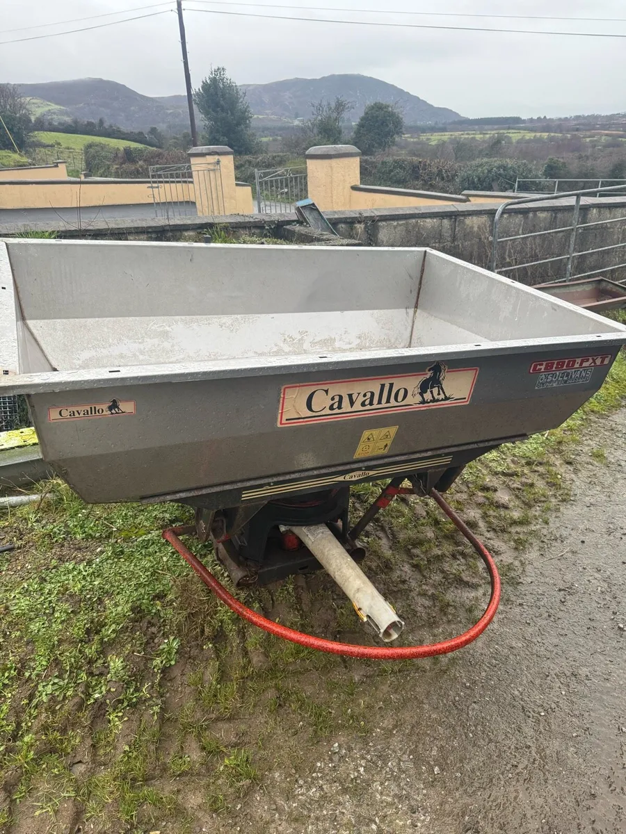 Fertiliser spreader - Image 3