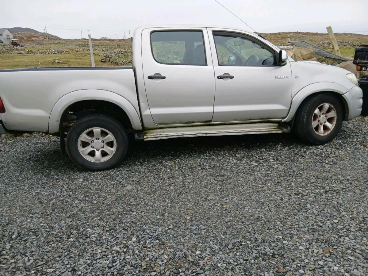Toyota Hilux - Image 2