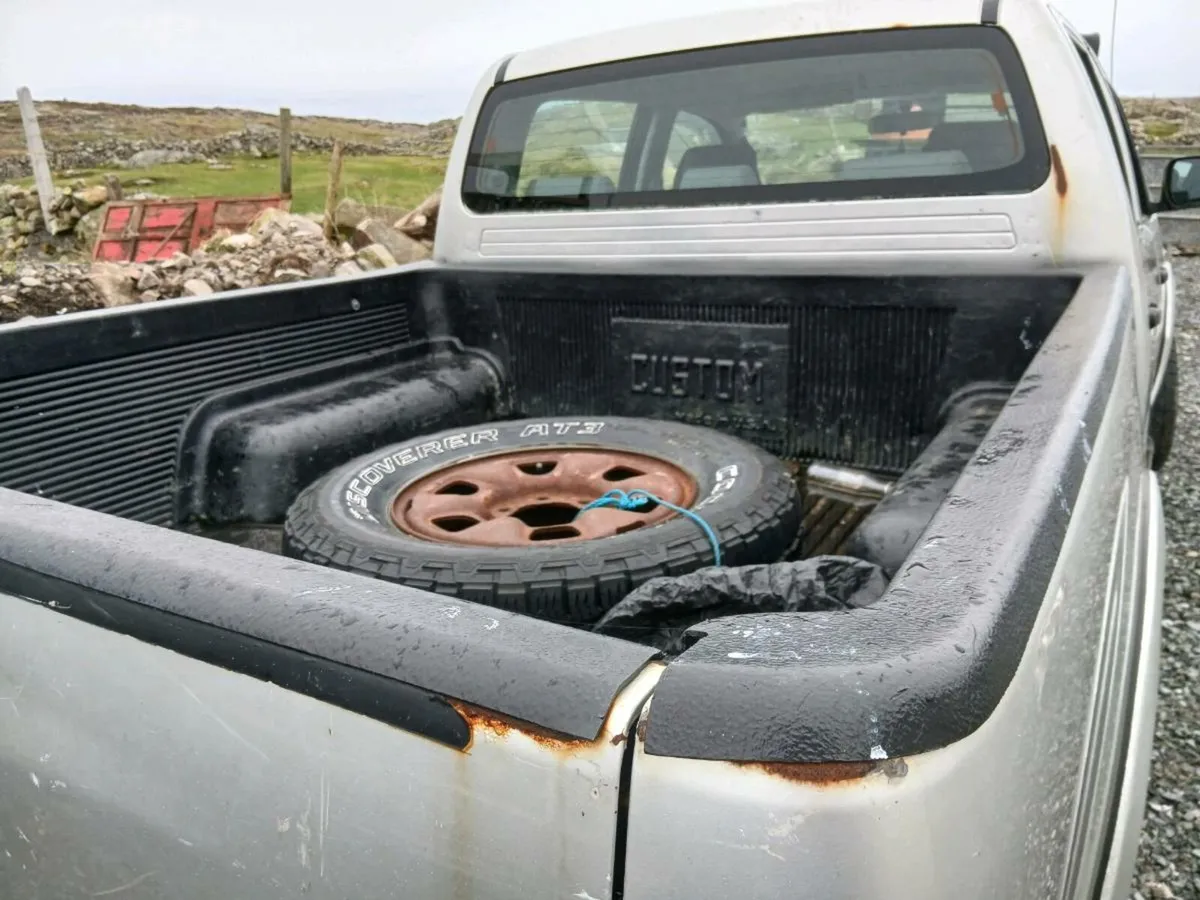 Toyota Hilux - Image 3