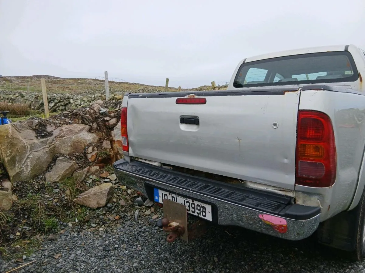 Toyota Hilux - Image 4
