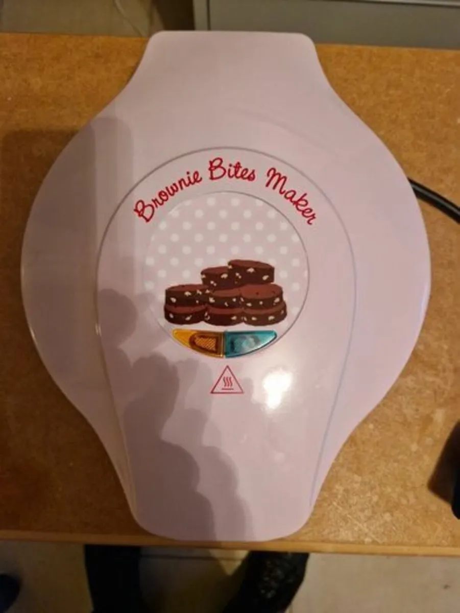 NEW Sweet Treats Brownie Bite Maker Model STBBM001 - Image 1