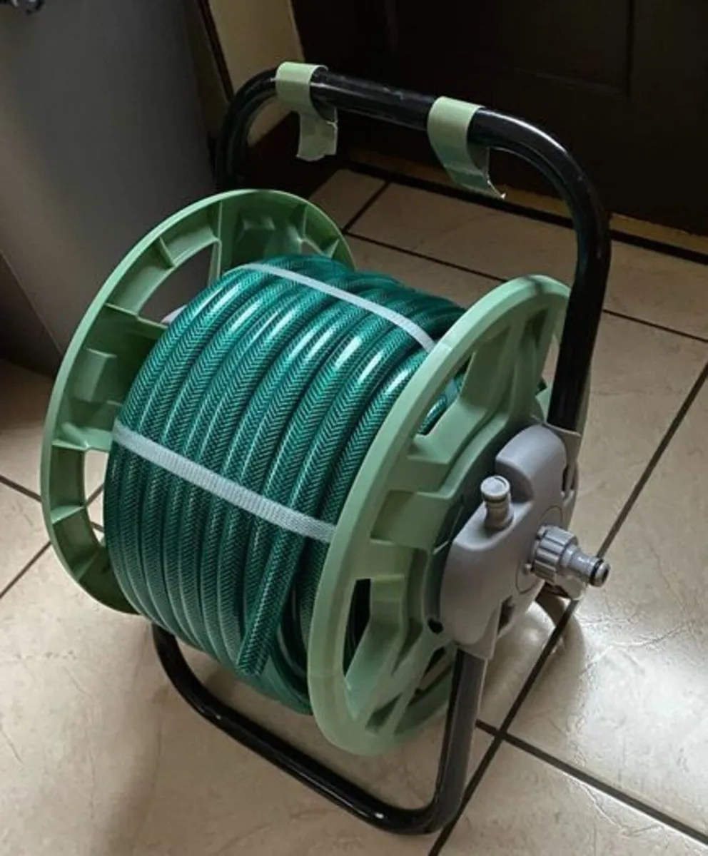BRAND NEW 25 Metre Hose Reel with Accessories - Image 1
