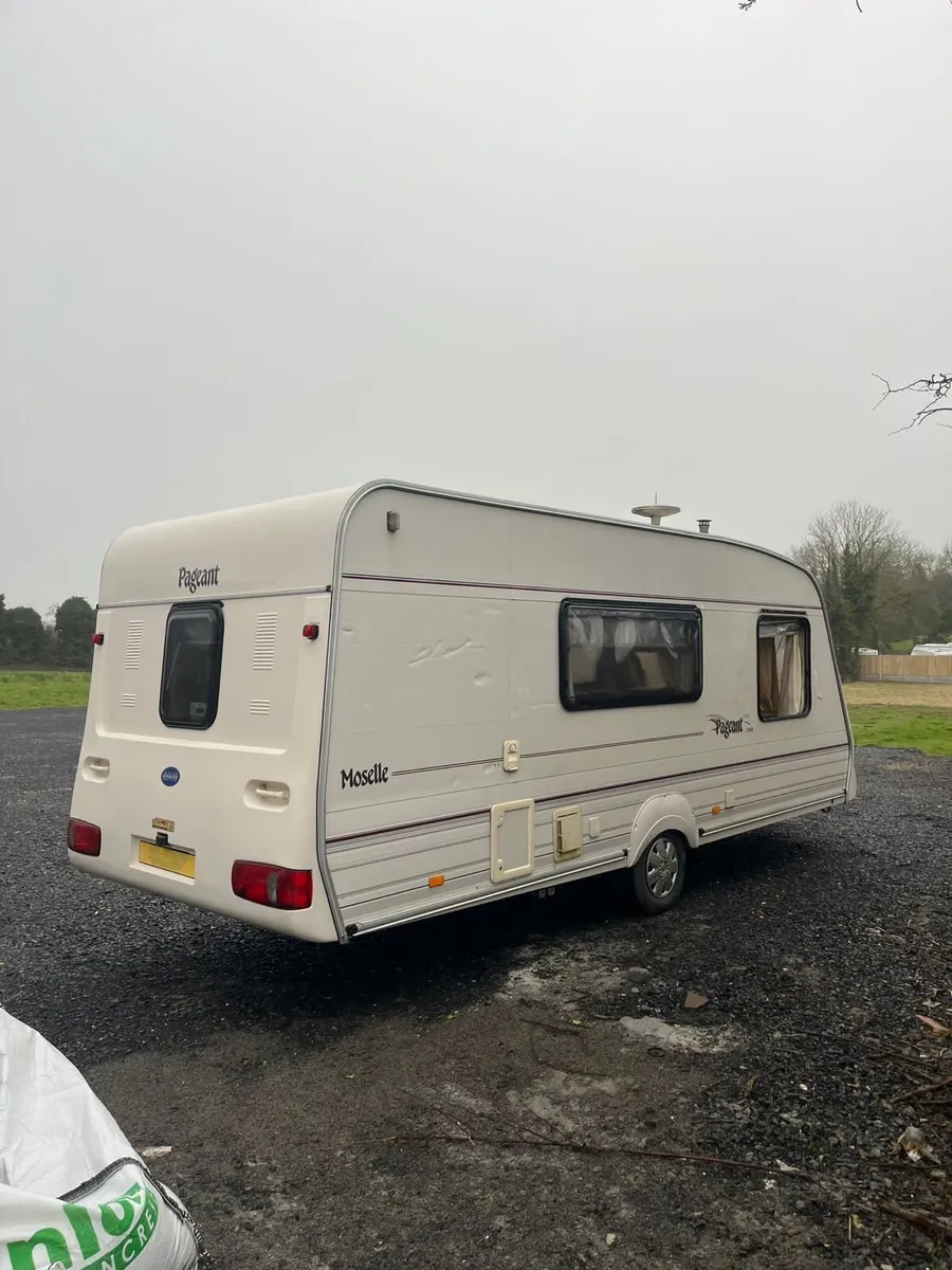 Bailey pageant 4 Berth caravan - Image 3