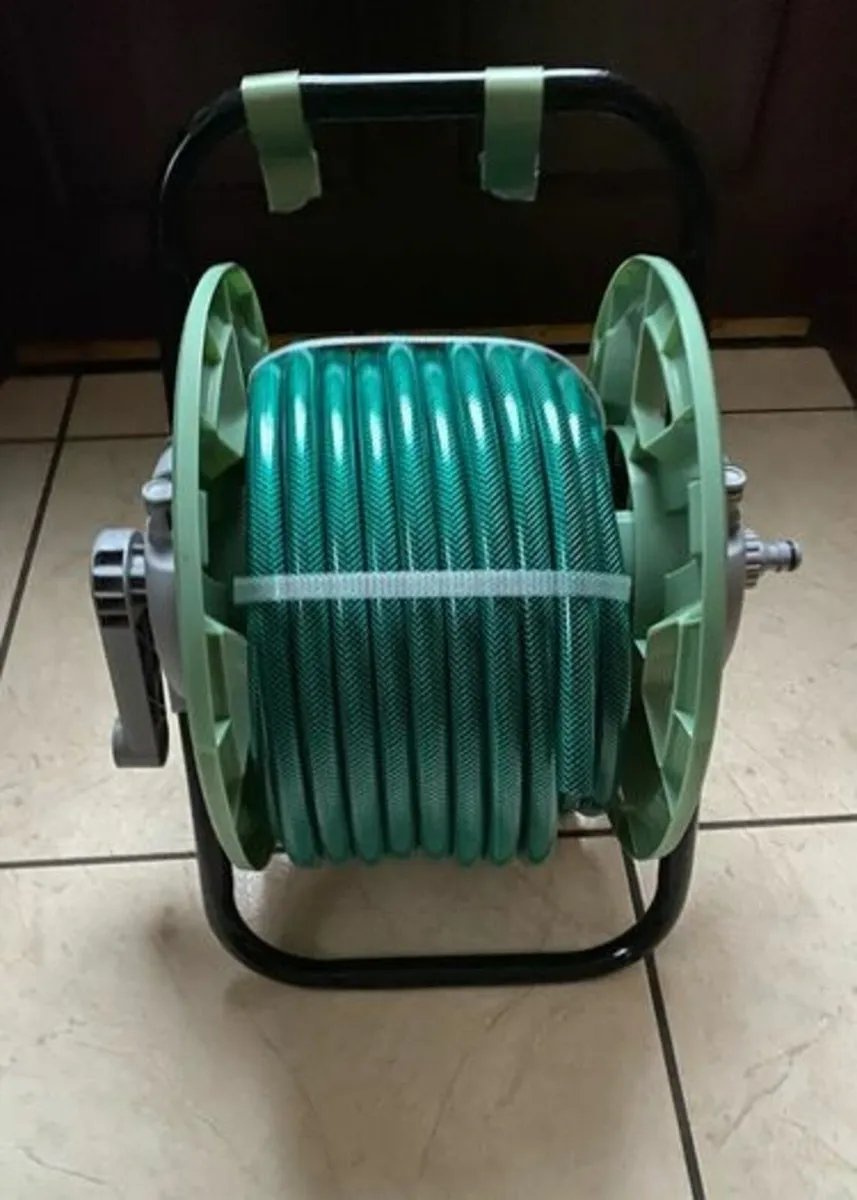 BRAND NEW 25 Metre Hose Reel with Accessories - Image 3