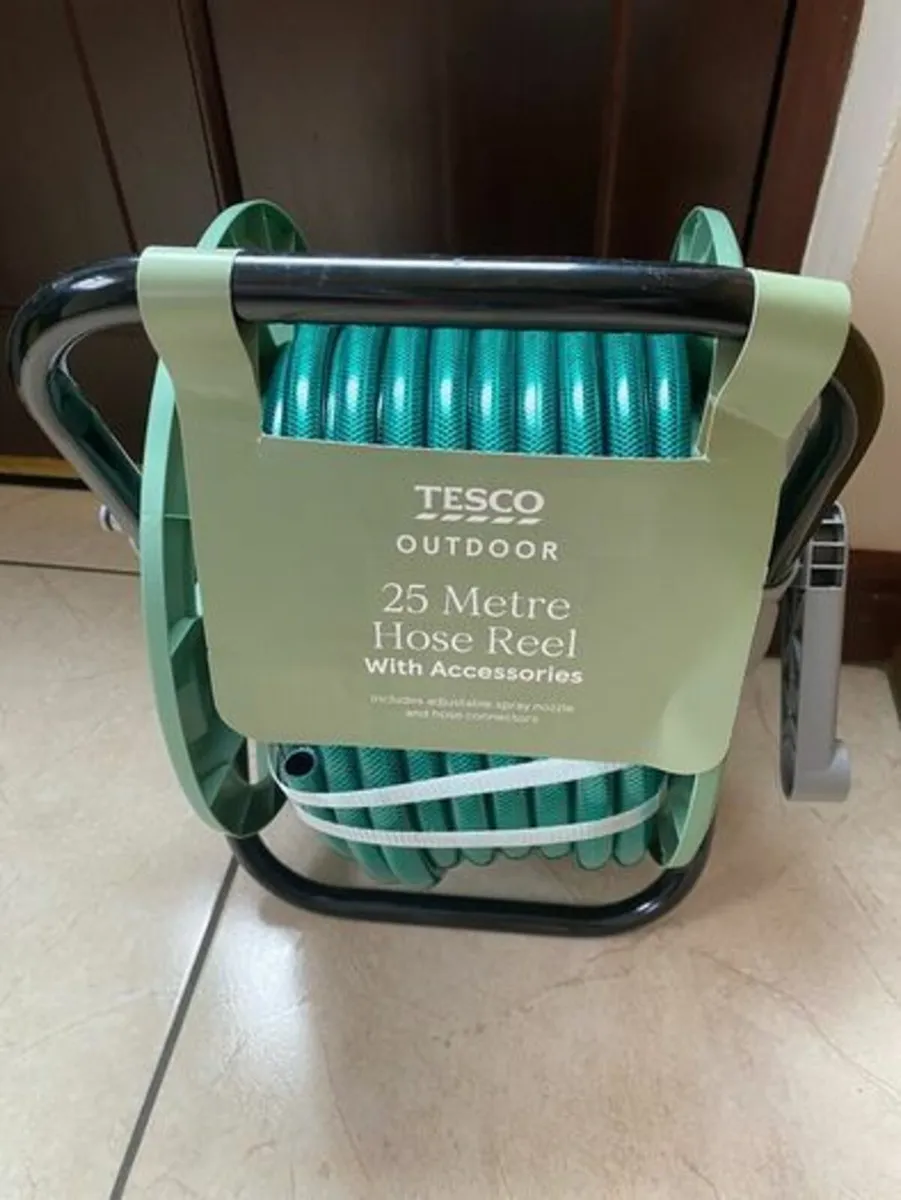 BRAND NEW 25 Metre Hose Reel with Accessories - Image 4