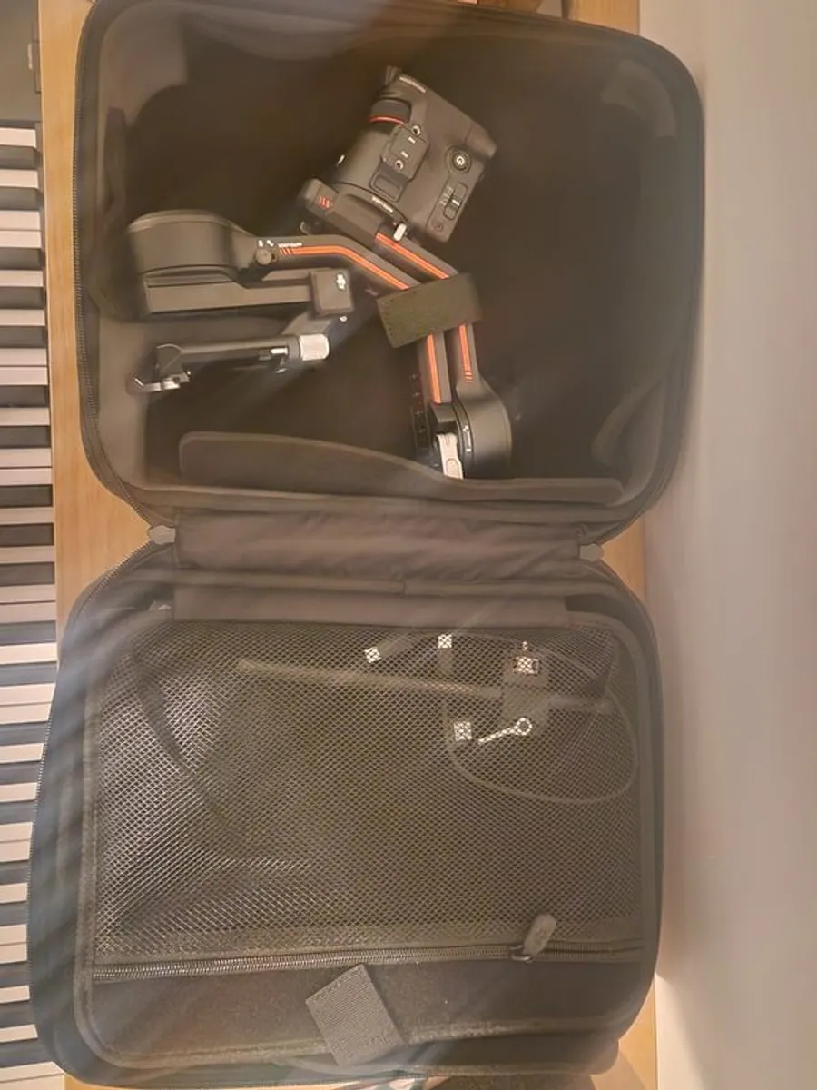 DJI RS 3 Gimbal Combo - Image 1