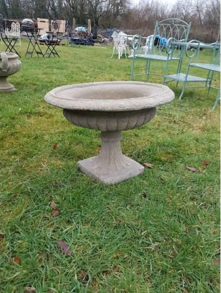 Woodbury Urn EG012 - Image 1