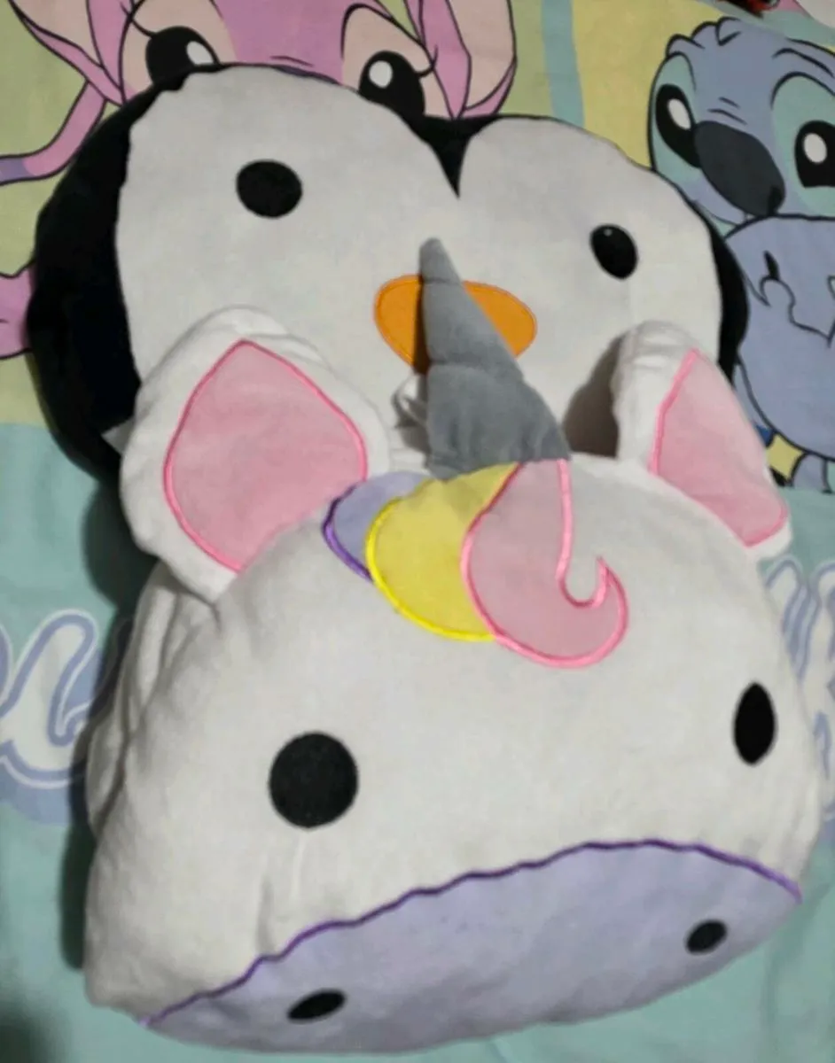 Travel pillows with a blanket inside - Image 3