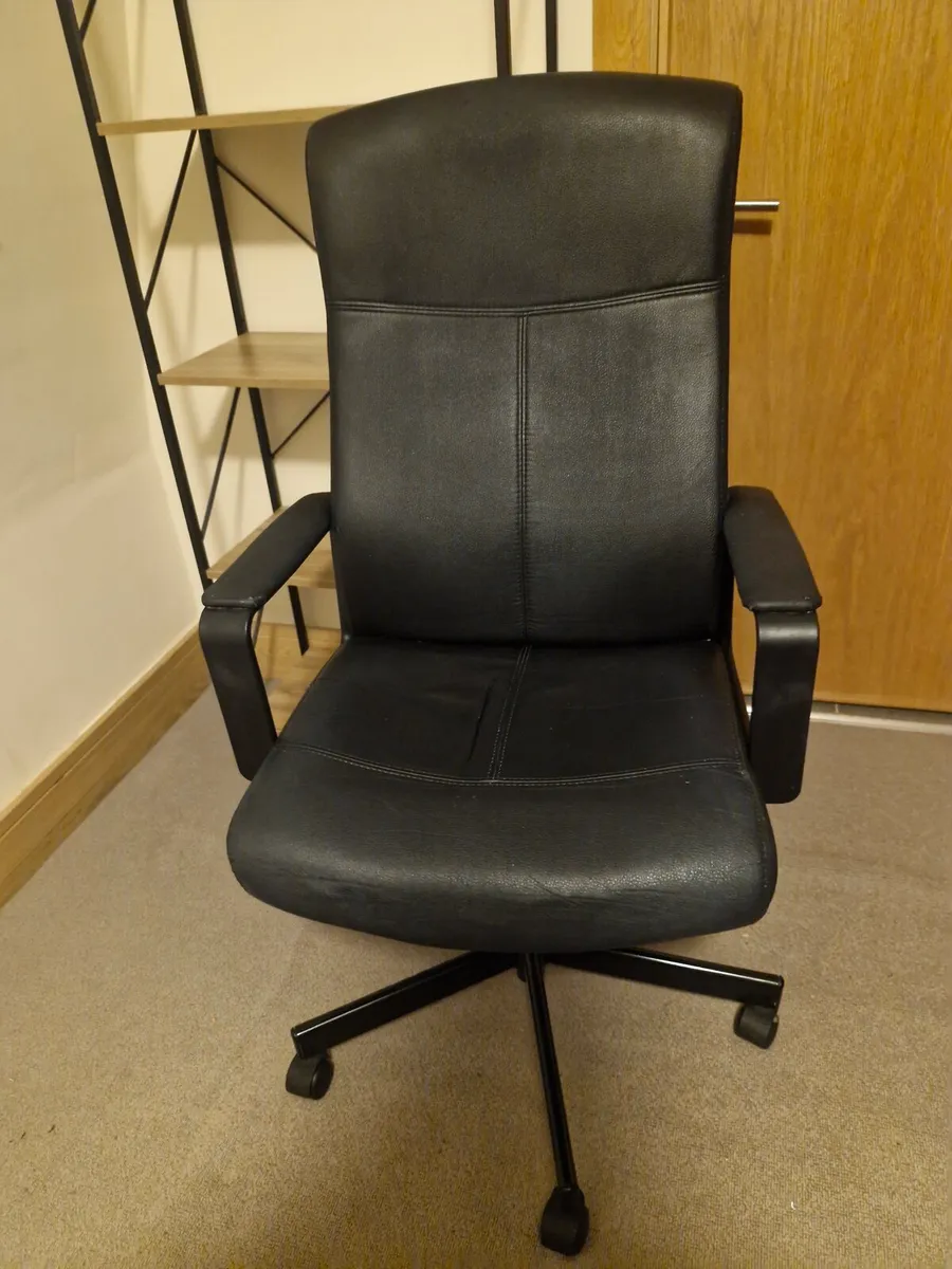 Black office chair - Free (pick-up asap)