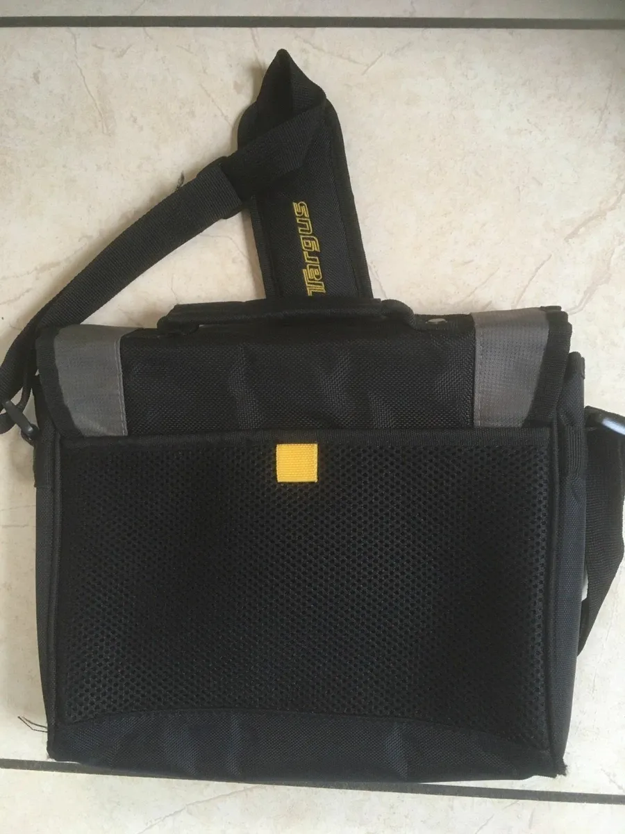 Targus Carry Bag for iPad, Tablet or Small Laptop - Image 3