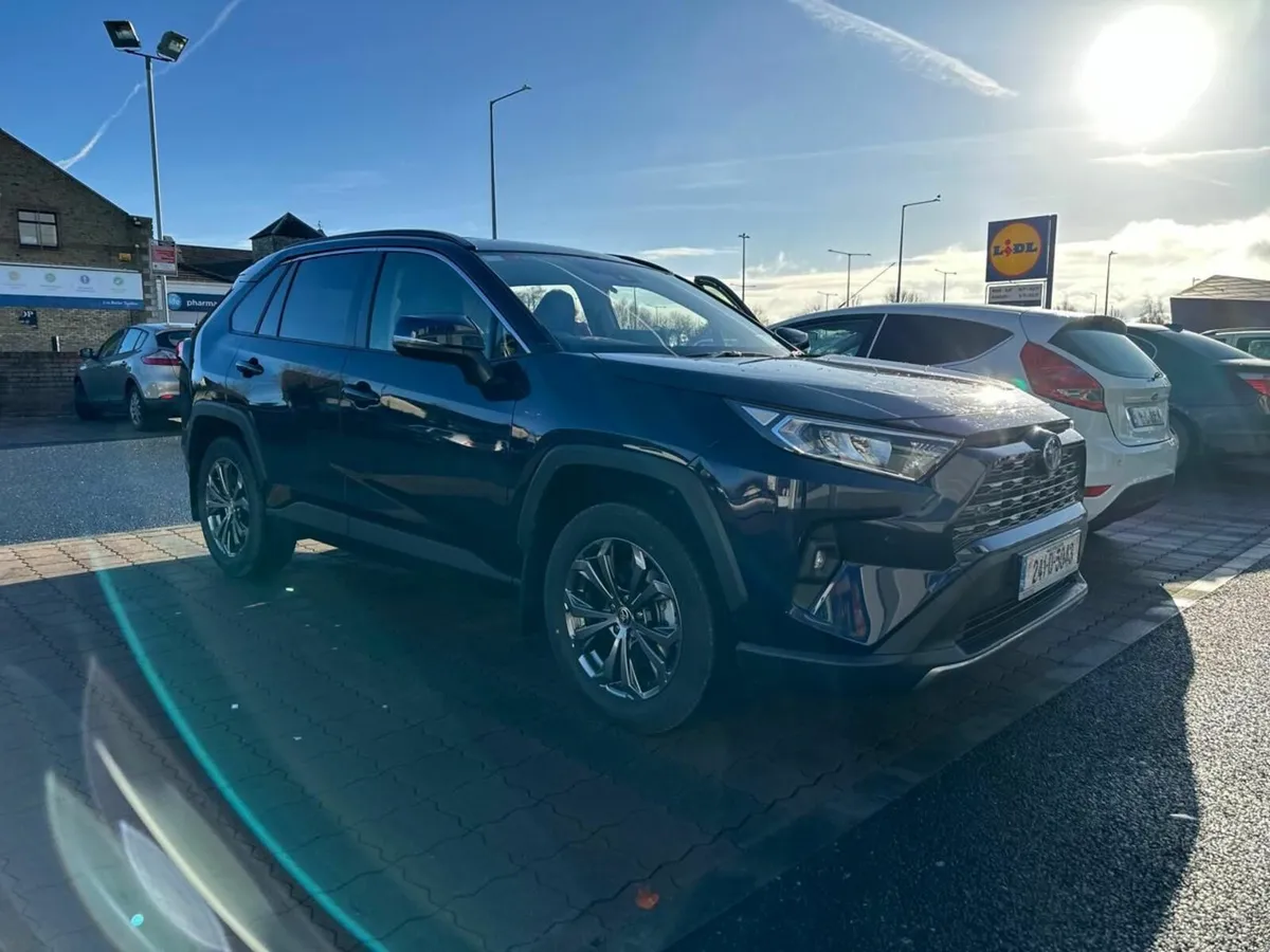 Toyota RAV4 2024 - Image 2