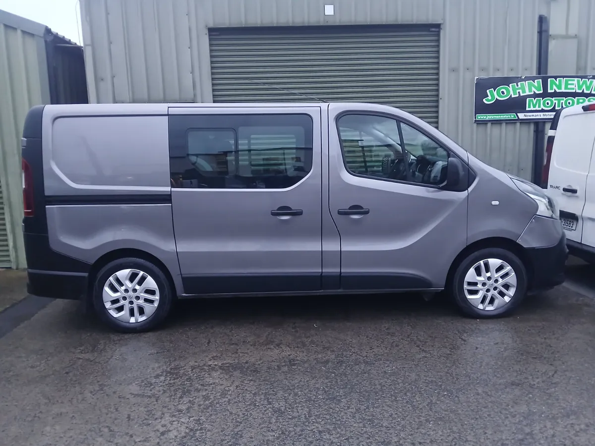 Renault Trafic crew cab 6 seater.  2015 - Image 1