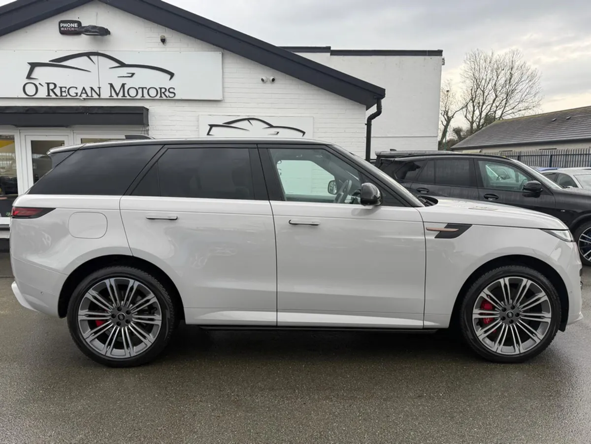 Land Rover Range Rover Sport P440E SE DYNAMIC - Image 2