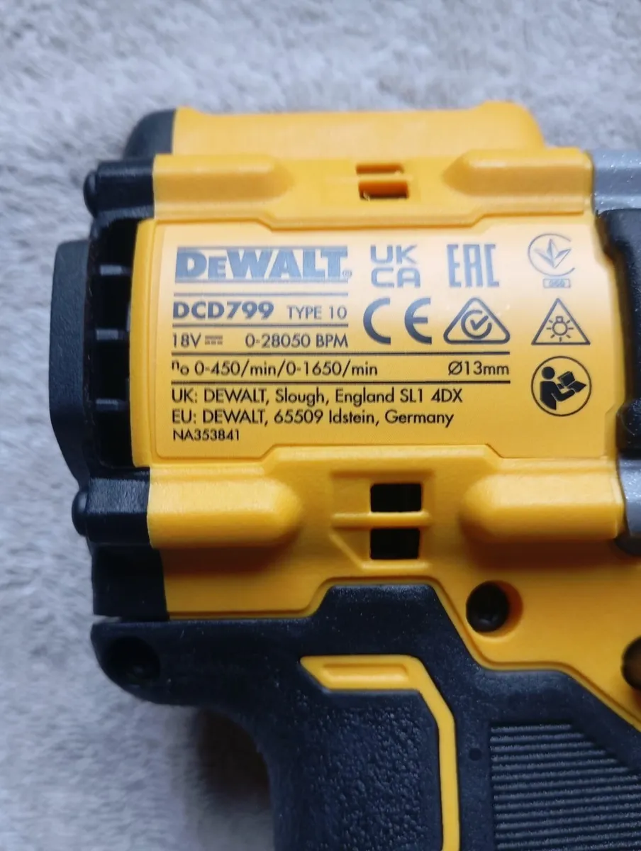 DeWalt dcd799 Drill - Image 2