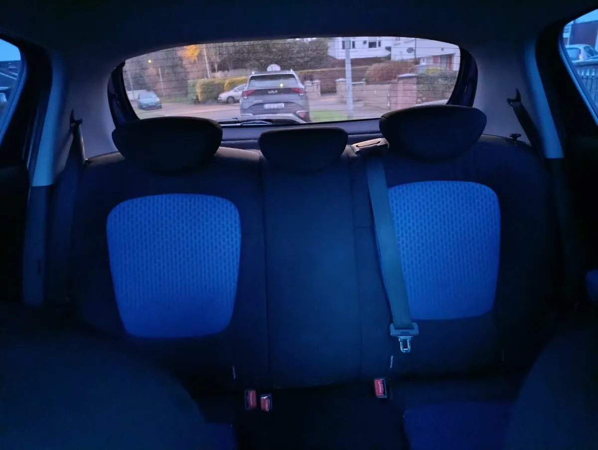 Hyundai i20 2010 - Image 2