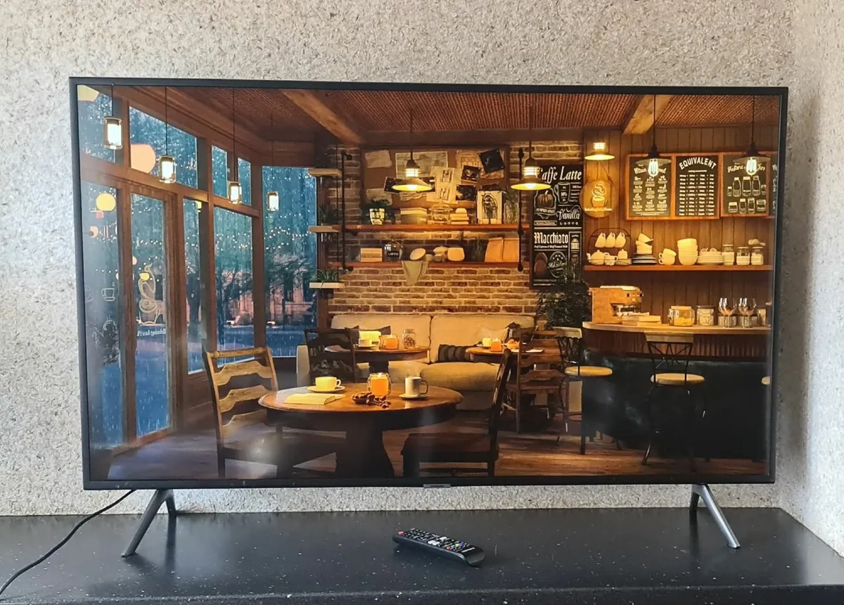 SAMSUNG 50" Smart 4K Ultra HD HDR LED TV - Image 2