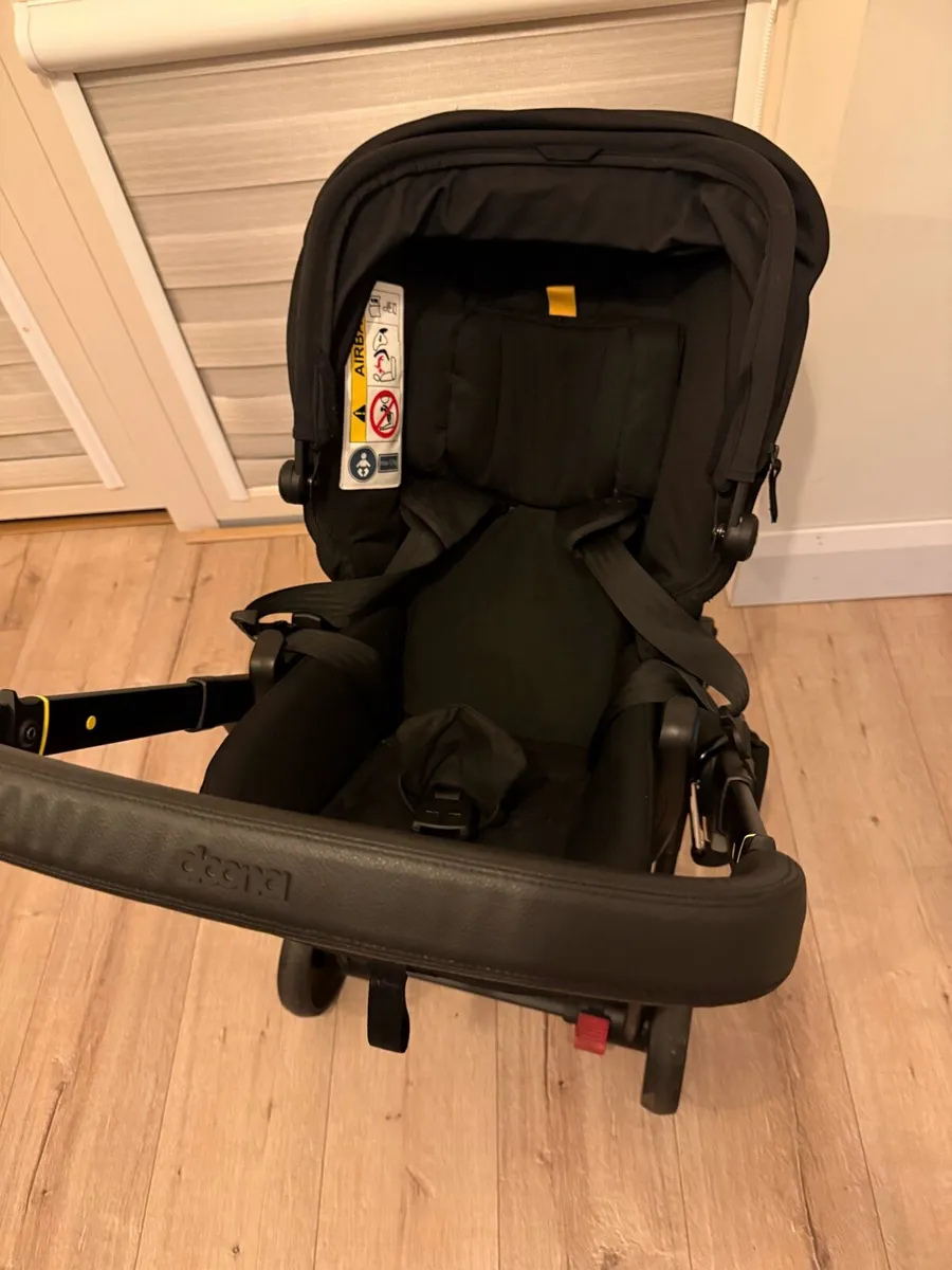Doona X recliner stroller/ baby seat - Image 1