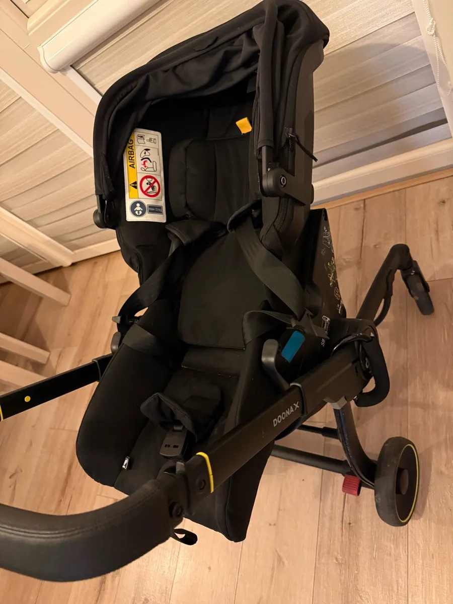 Doona X recliner stroller/ baby seat - Image 4