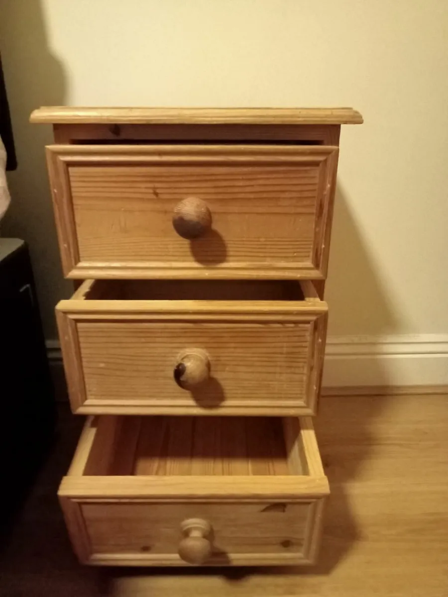 Bedroom & living room furniture - Image 4