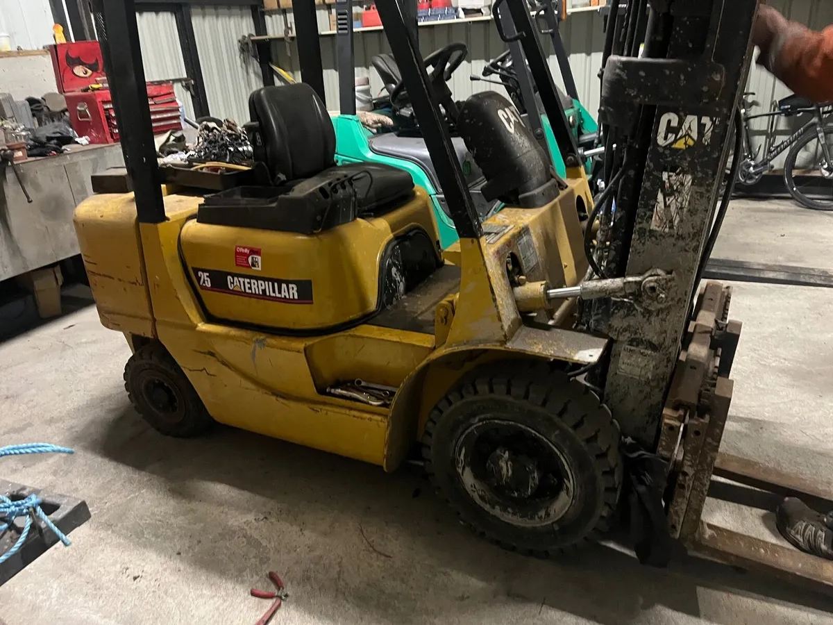 Forklift - Image 4