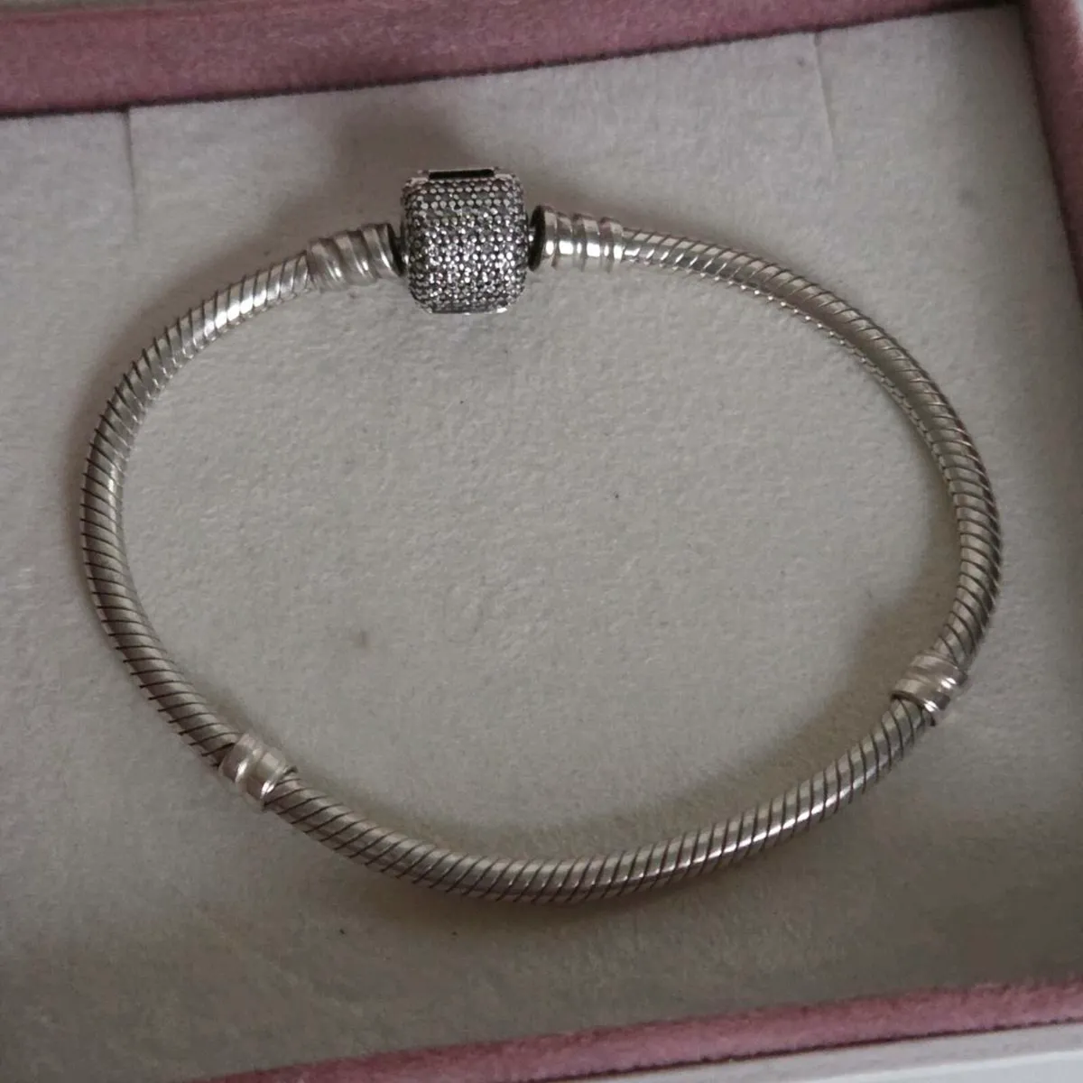 Pandora bracelet pave clasp perfect condition - Image 4