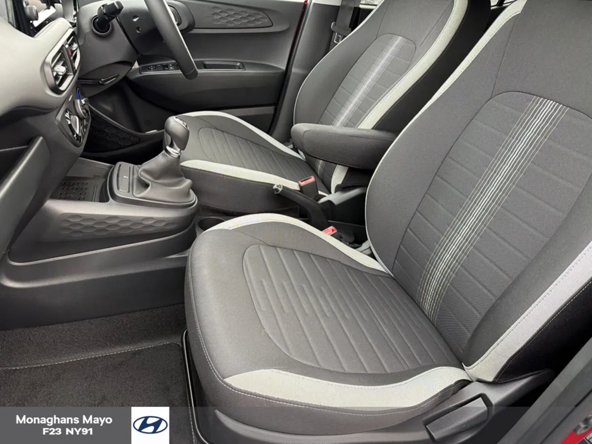 Hyundai i10 DELUXE PLUS 1.0 PETROL 'ONLY 14KM'S' - Image 4