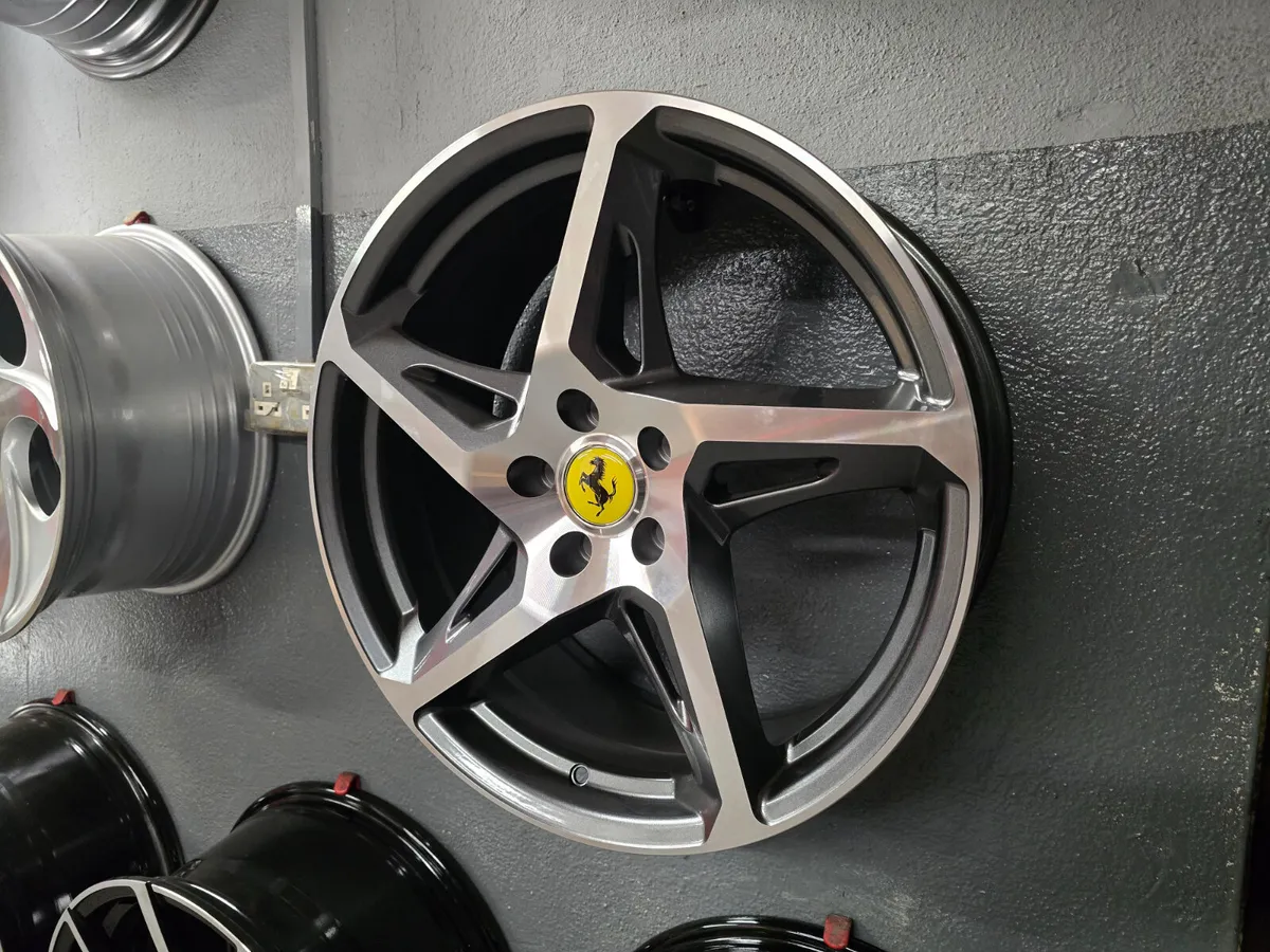 **Special** 19" Ferrari 458 Style
