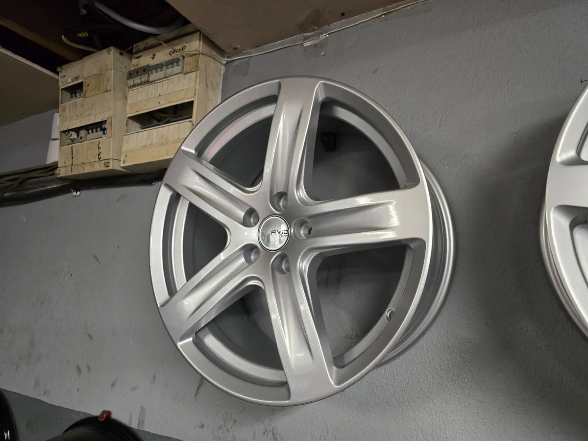 **Special** AVID Tourer 5x108