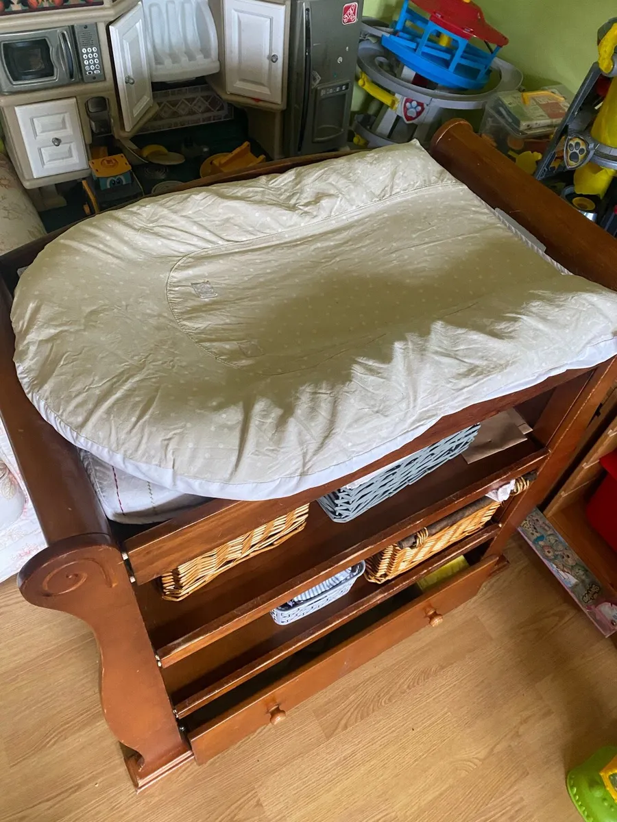 Changing table - Image 1