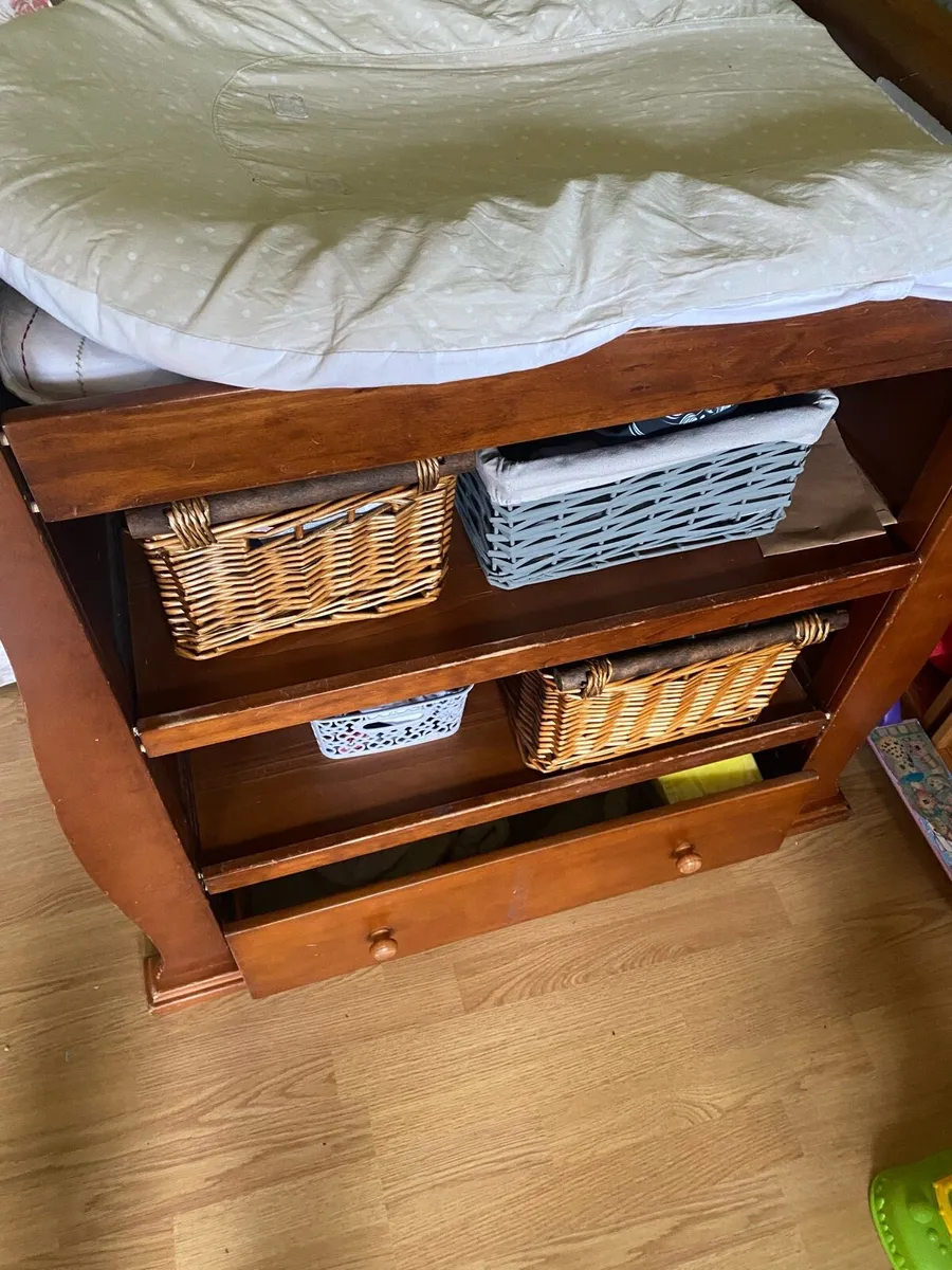 Changing table - Image 2