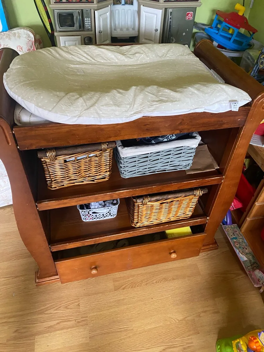 Changing table - Image 3
