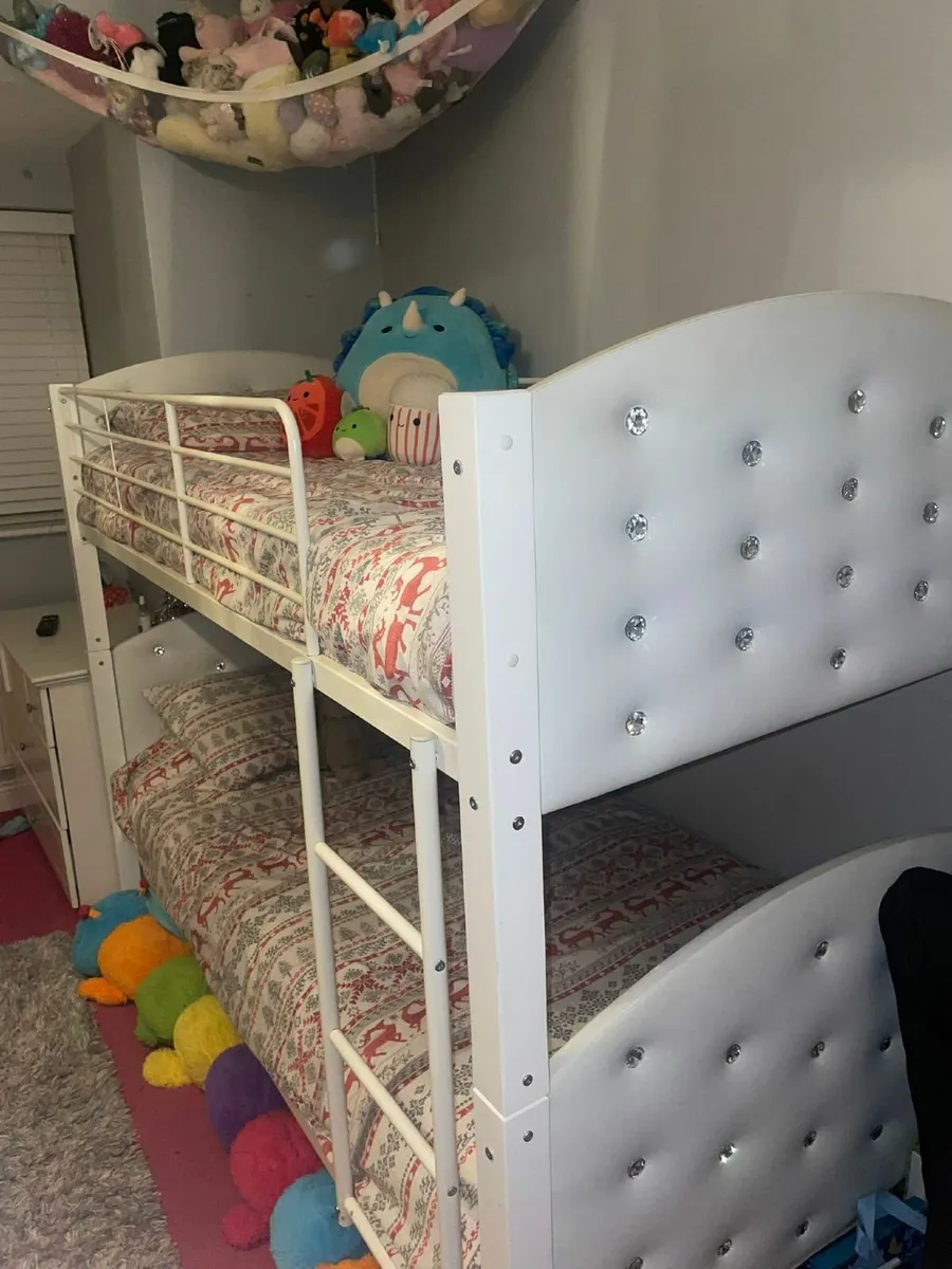Bunk beds - Image 1