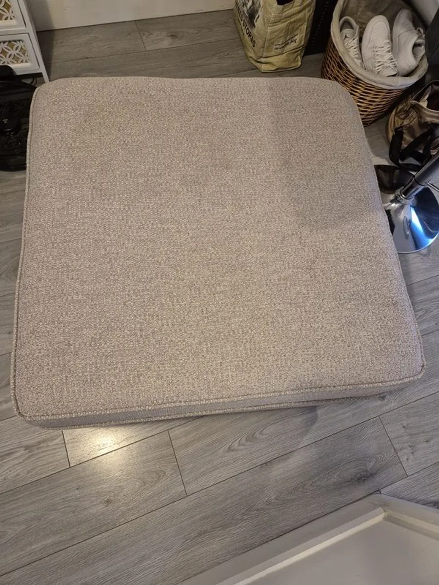 Footstool/Chaise with storage - excellent condition - Image 2