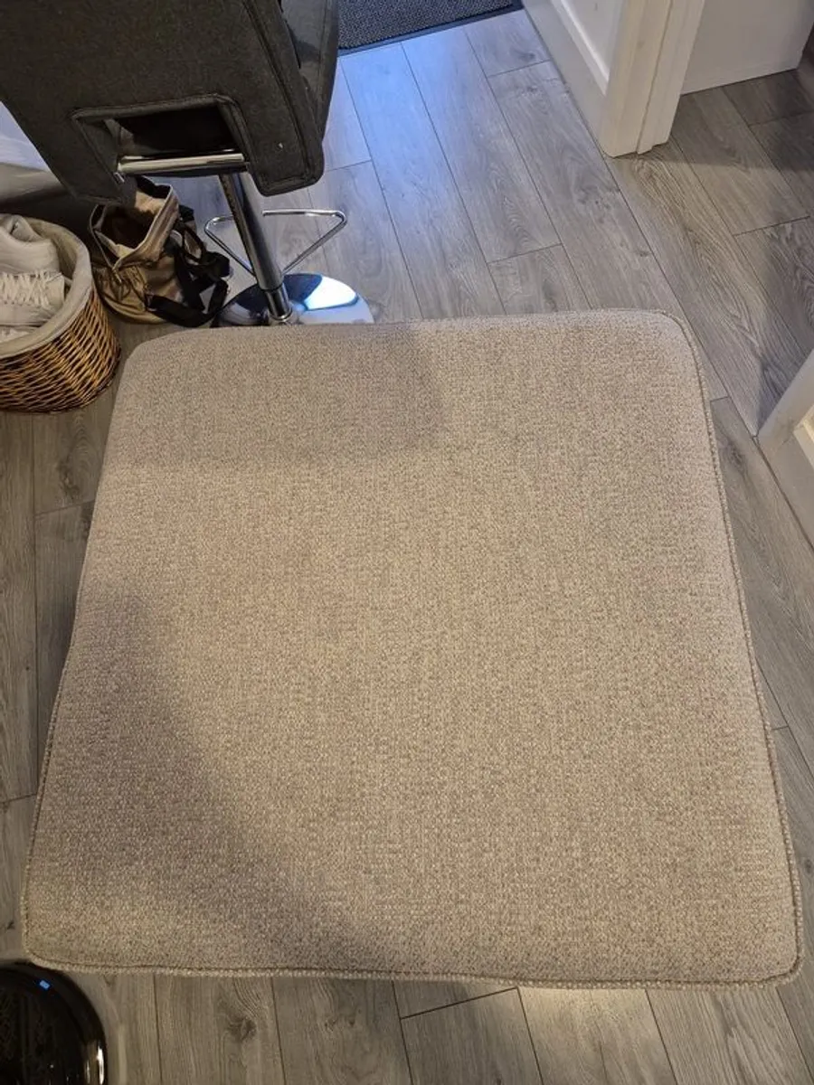 Footstool/Chaise with storage - excellent condition - Image 4