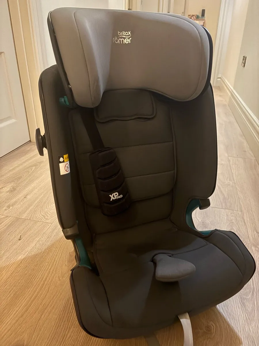 Britax advansafix iSize car seat - Image 1