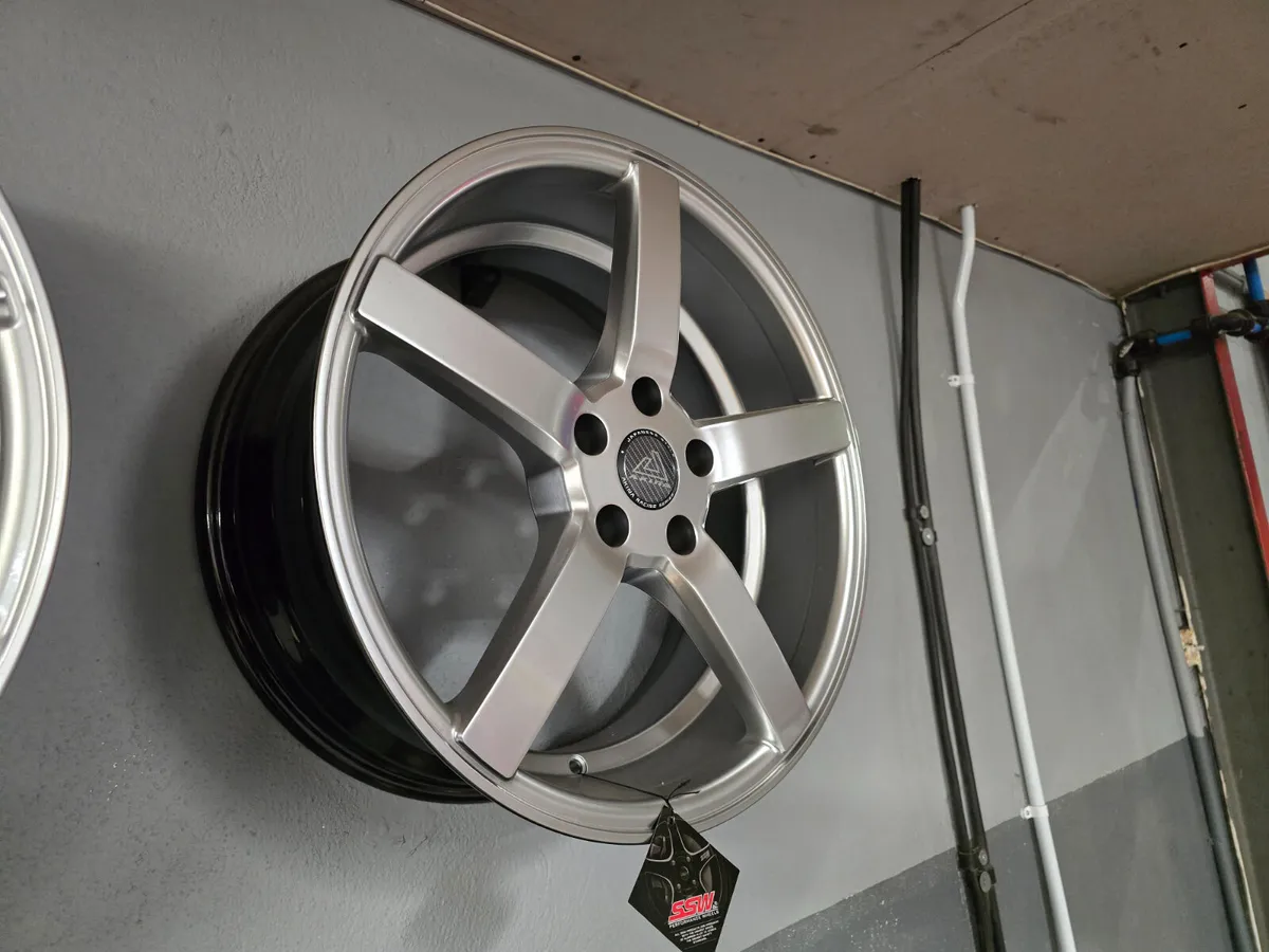 **Special** 18" AKINA Magnum