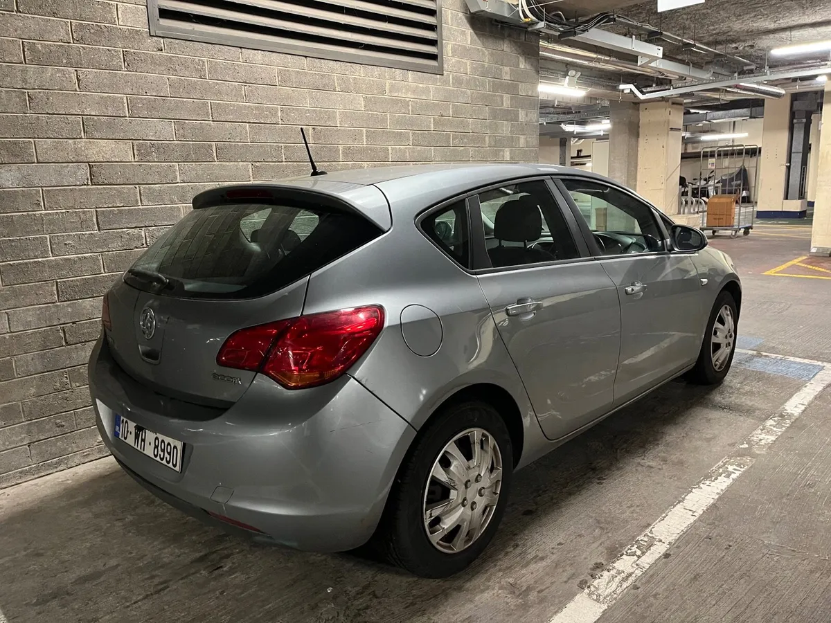 Vauxhall Astra 2010 - Image 2