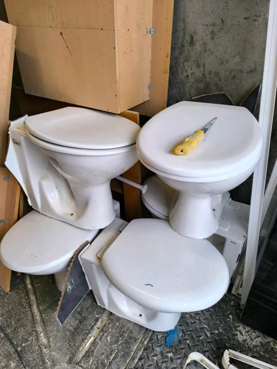 Bathroom, toilets & sinks with marble tops - Image 1