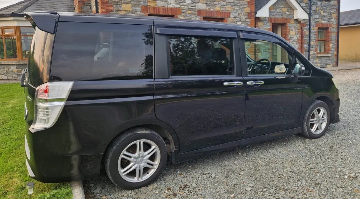 Honda Stepwagon 2012 - Image 2