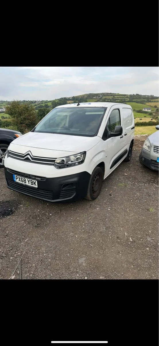 2019 Citroen berlingo for breaking only - Image 3
