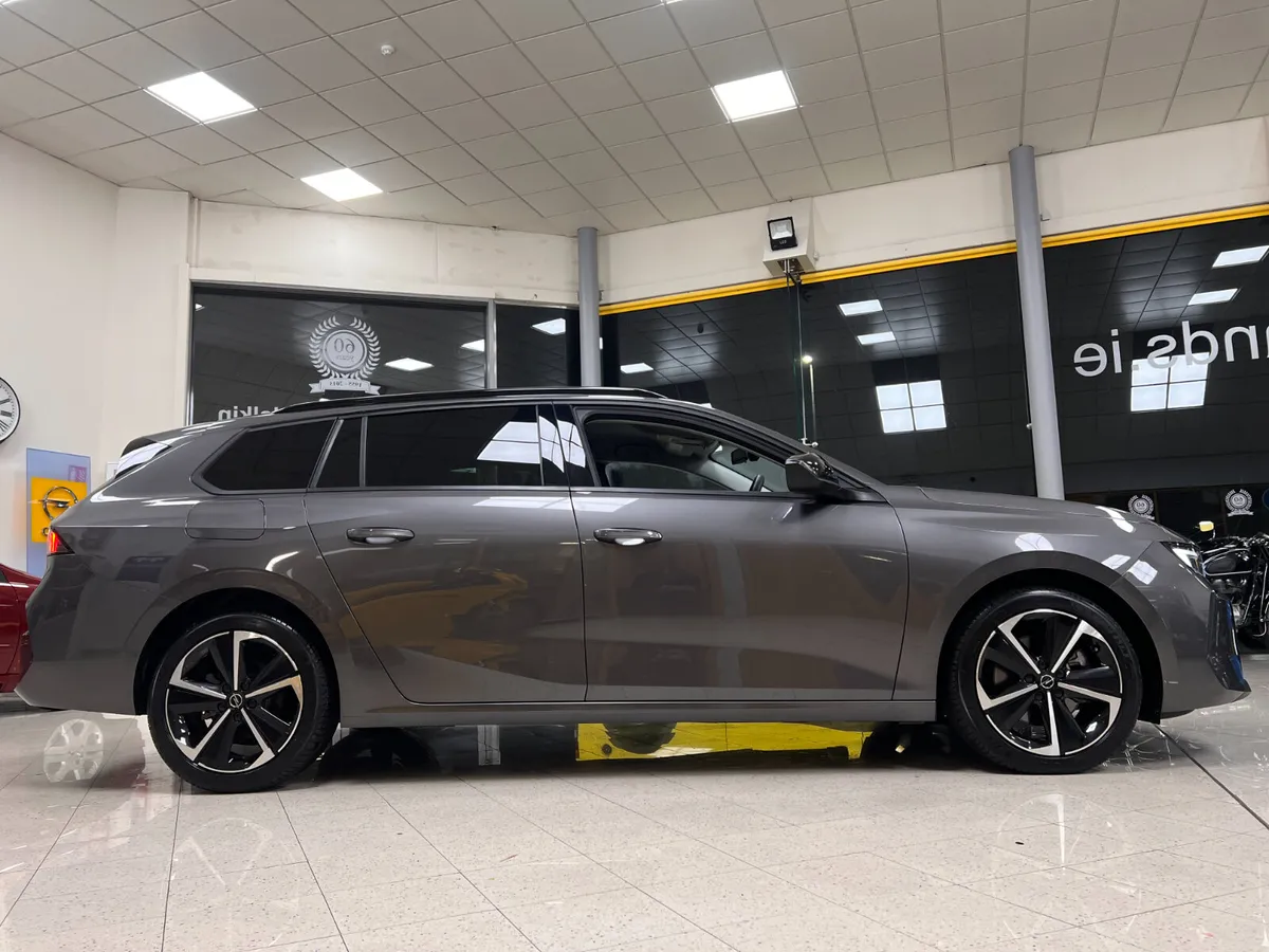 As New (242) AUTOMATIC DIESEL Sports Tourer ELEGAN - Image 3