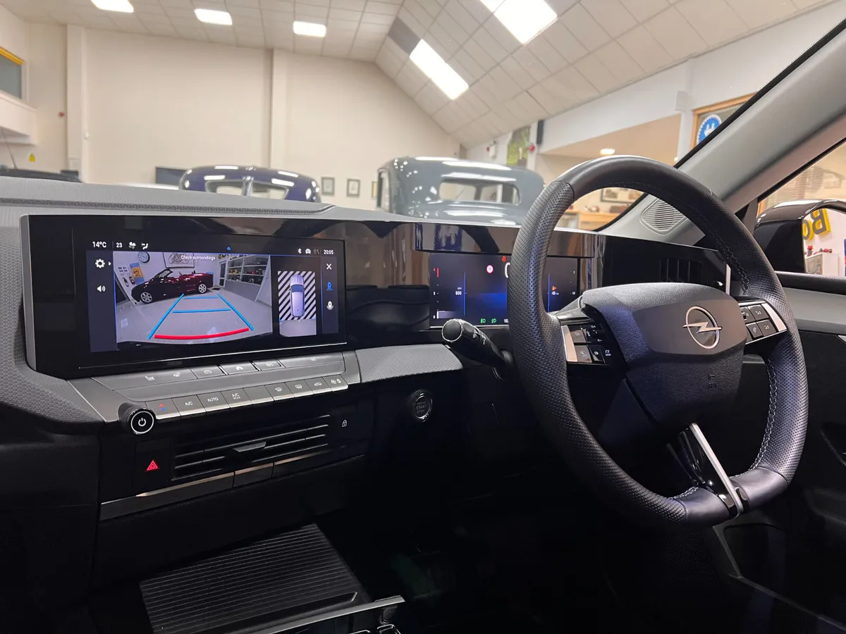 As New (242) AUTOMATIC DIESEL Sports Tourer ELEGAN - Image 4