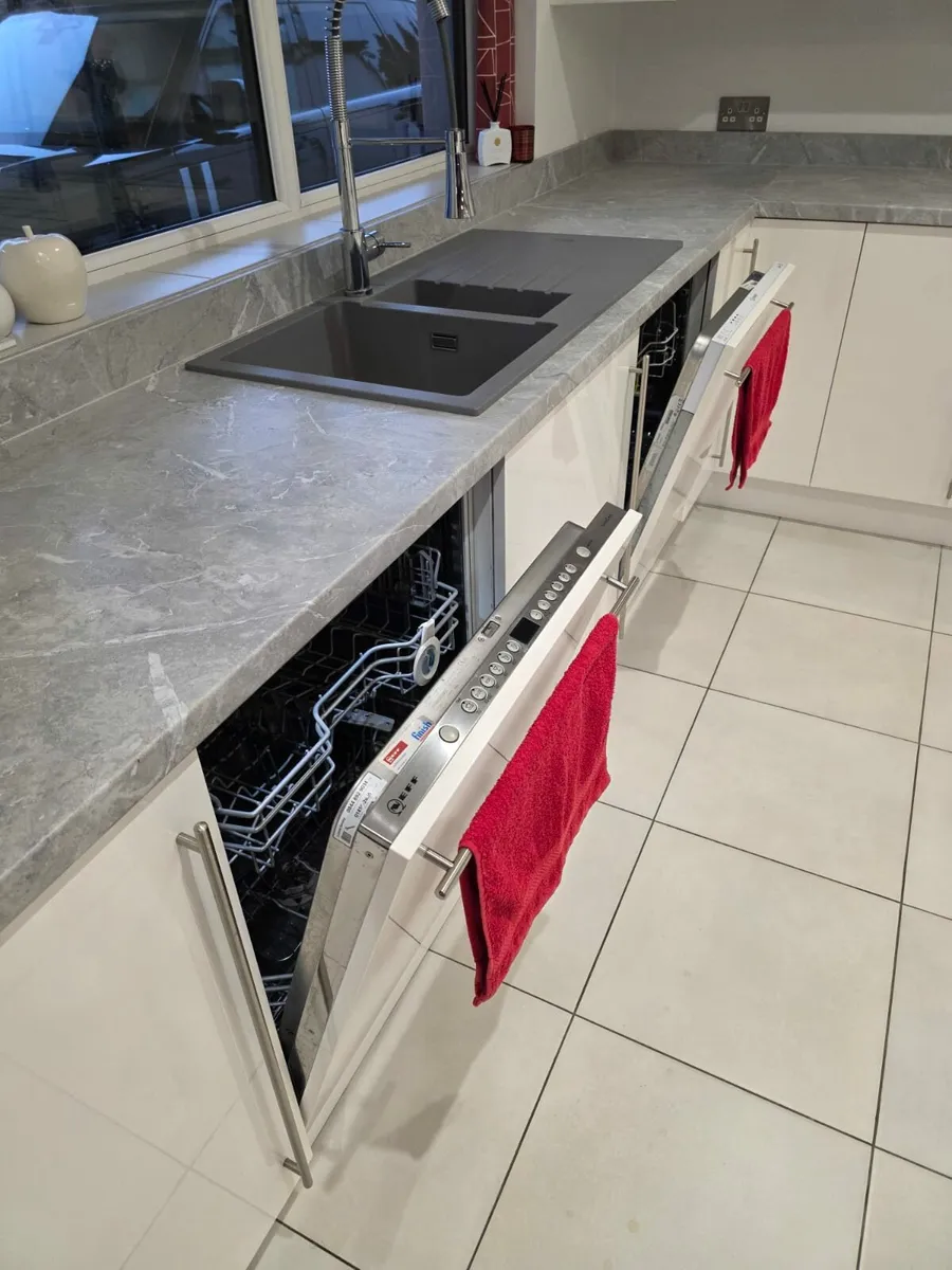 White gloss kitchen and applainces Immaculate ! - Image 3
