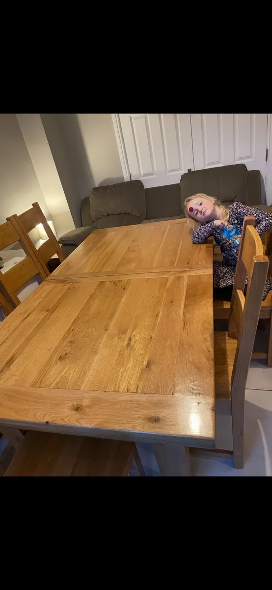 Solid oak table and chairs - Image 4